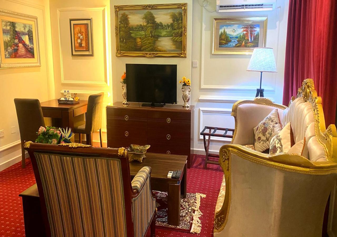 Majestic Hotel ドーハ エクステリア 写真
